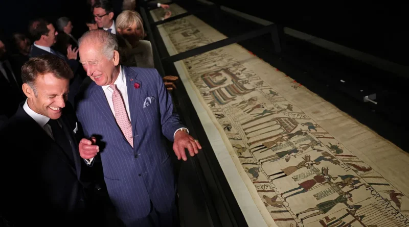 Charles III et Emmanuel Macron admirent la tapisserie de Bayeux à Londres