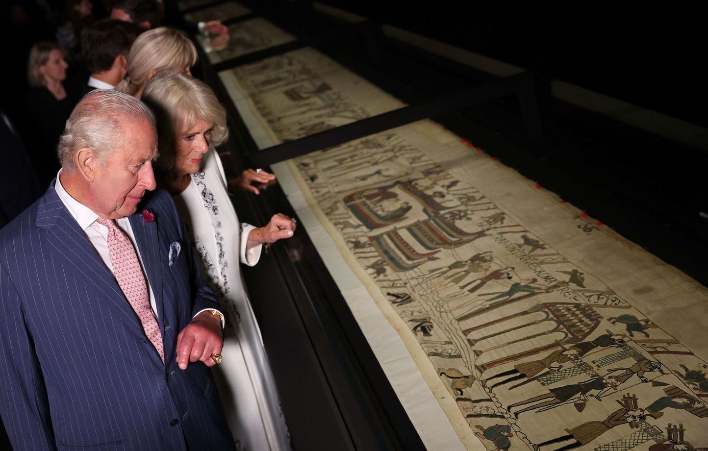 « Deux fils » de la tapisserie de Bayeux rompus lors du transfert à Londres