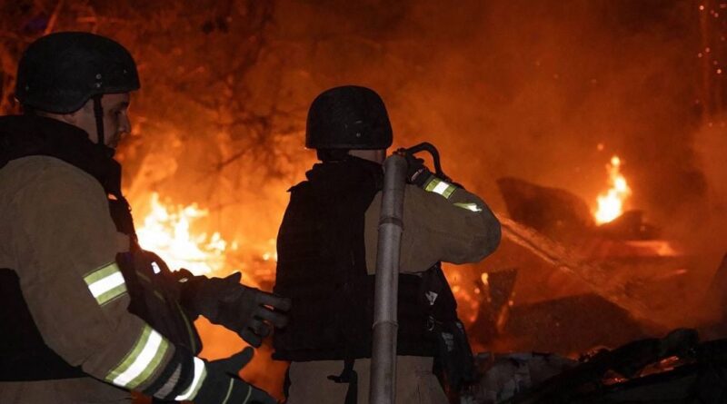 Douze morts, dont sept sur un dépôt ferroviaire, suite à des frappes russes en Ukraine.