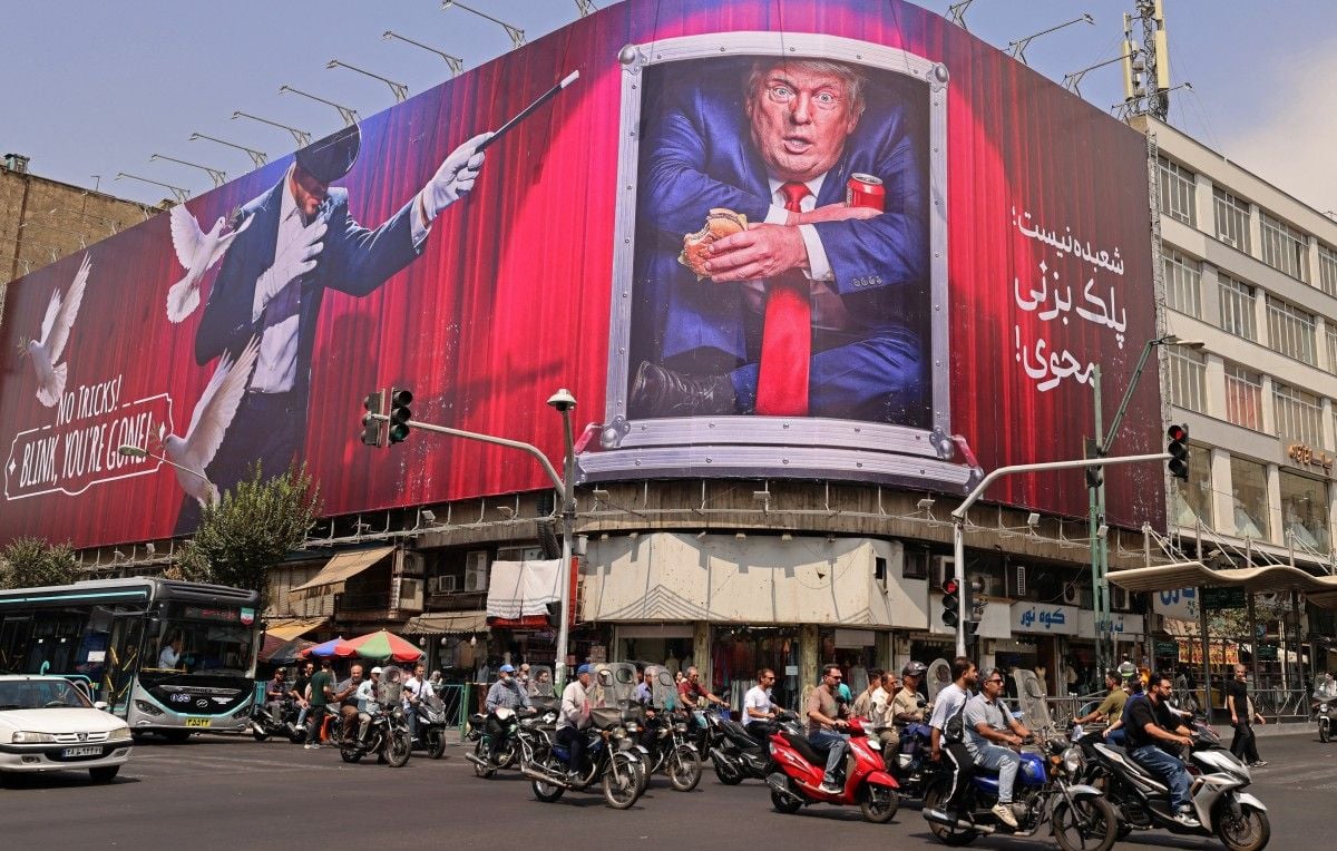 EN DIRECT : Trump menace d'une forte frappe, l'Iran tente de dissuader.