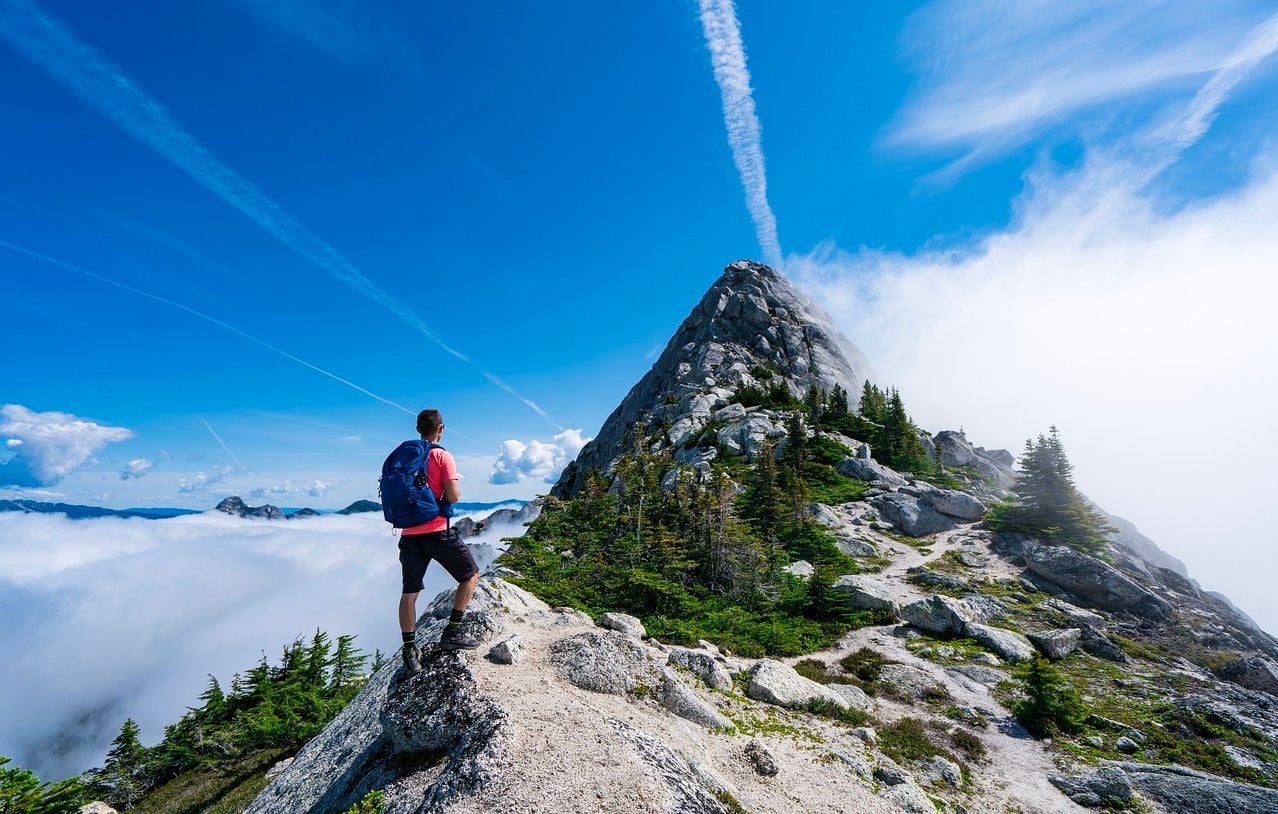 États-Unis : Préparation d'une randonnée en montagne avec une IA, perdus à 4.000 m