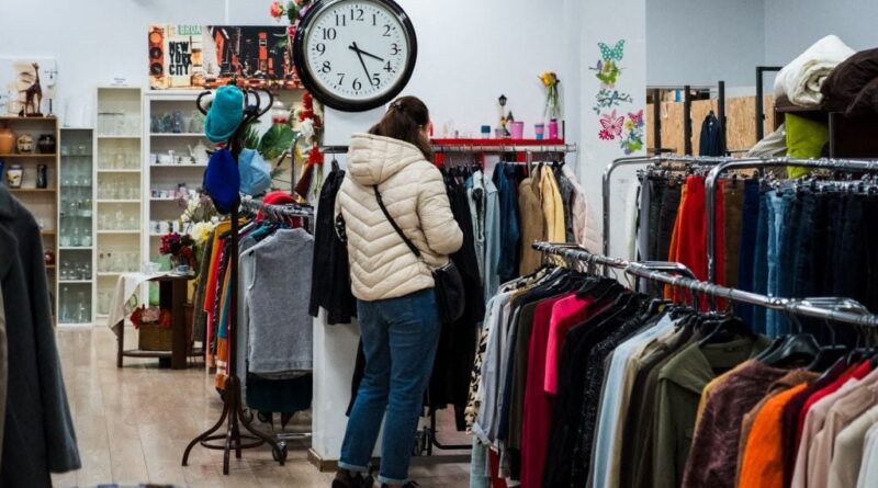 Friperies face à la concurrence de Vinted : un modèle à revoir pour survivre