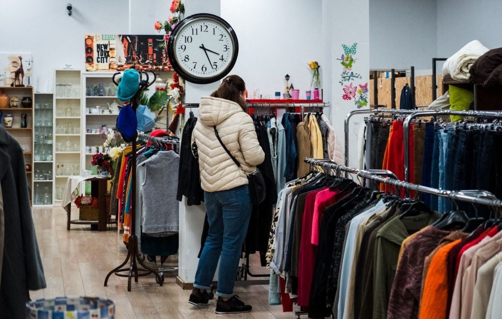 Friperies face à la concurrence de Vinted : un modèle à revoir pour survivre