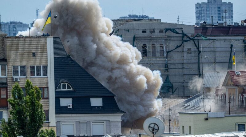 Guerre en Ukraine : Aéroports de Kiev bombardés par la Russie avant émissaires américains