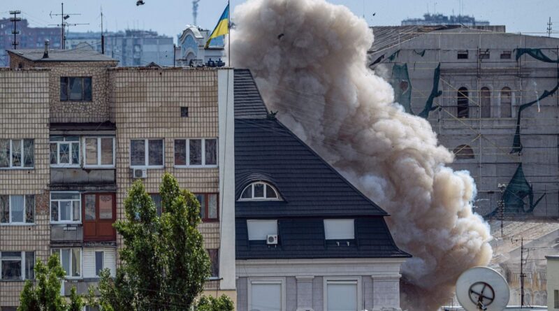 Guerre en Ukraine : Frappe russe touche le siège des services de sécurité à Kiev.