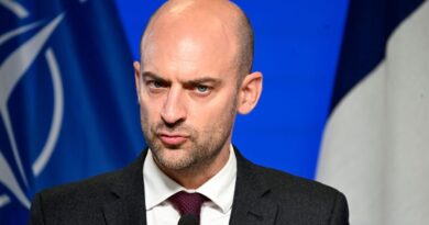 Guerre en Ukraine : Paris appelle Moscou à revenir sur la prise de contrôle d’entreprises européennes par Nestlé et Auchan