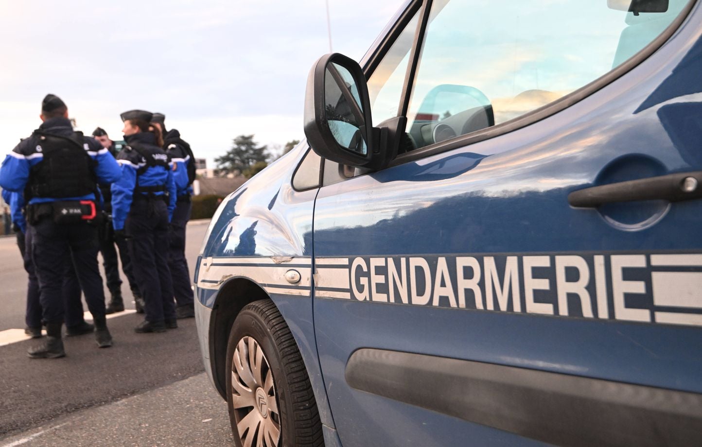 Haute-Saône : Quatre corps d’une même famille découverts, fusil et vidéo impliqués.