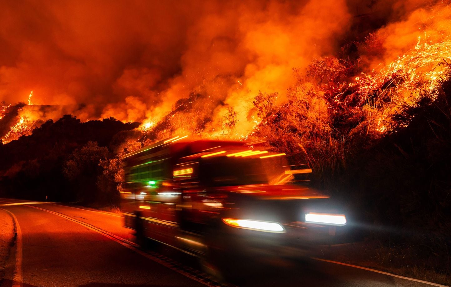 Incendie dans l’Aude : Une trentaine de personnes évacuées face à un feu de forêt violent.