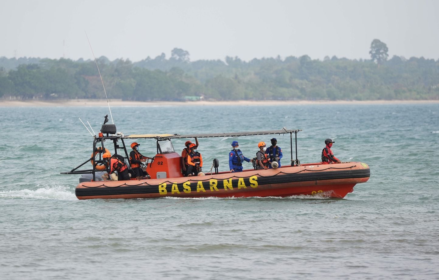 Indonésie : Pas de nouvelles du bateau avec des journalistes disparus près d’un volcan