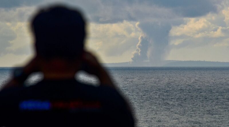 Indonésie : Un bateau de journalistes couvrant l'éruption volcanique est porté disparu