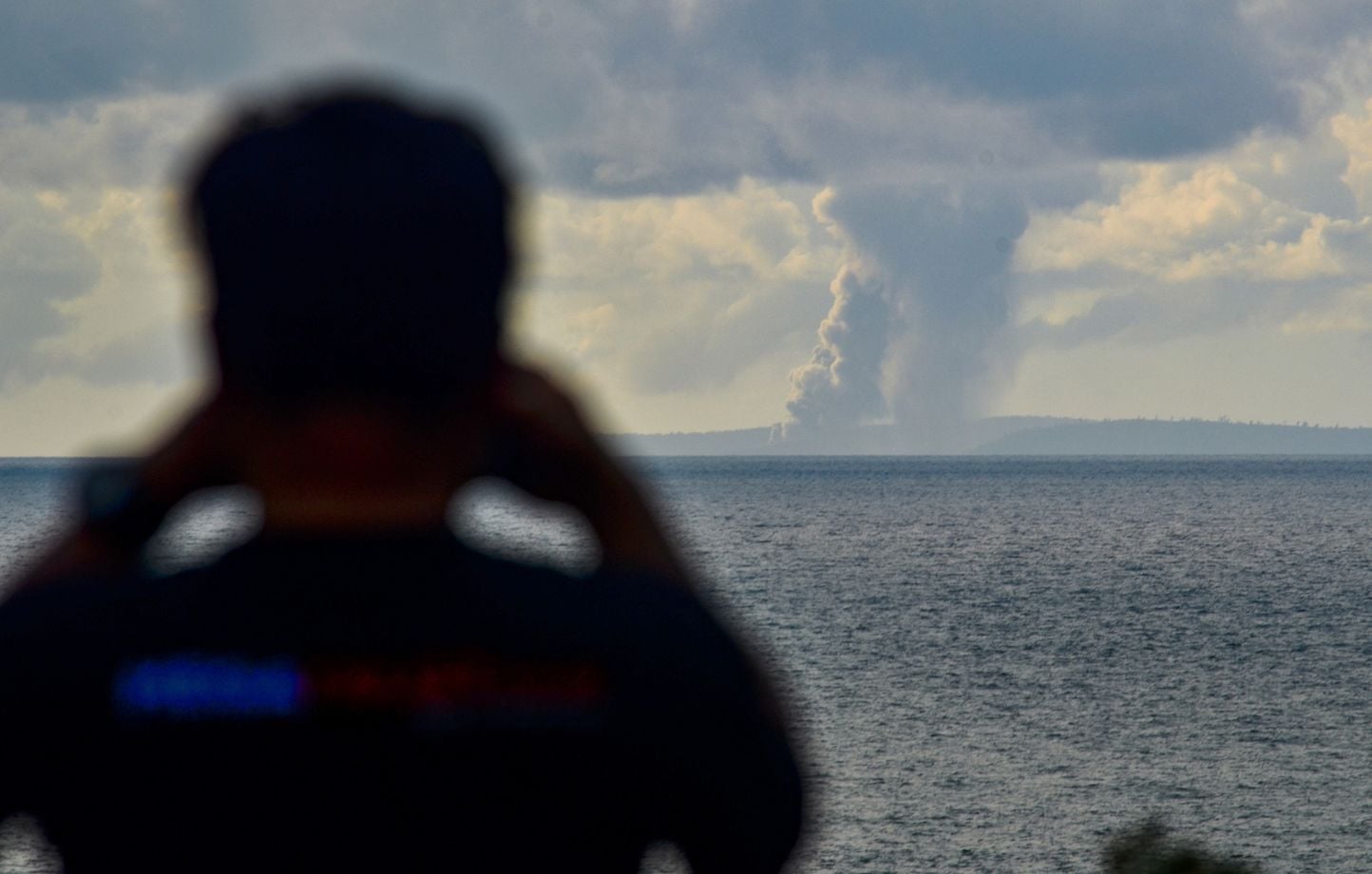 Indonésie : Un bateau de journalistes couvrant l'éruption volcanique est porté disparu