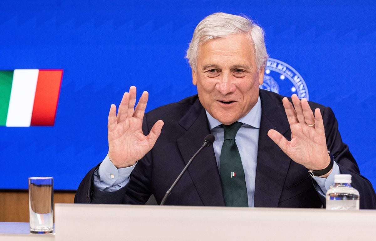 Italie : Antonio Tajani, ministre des Affaires étrangères, moqué en jupe sur les réseaux sociaux