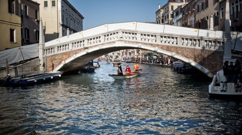 Italie : des jeunes mariés meurent percutés par un bateau-taxi à Venise