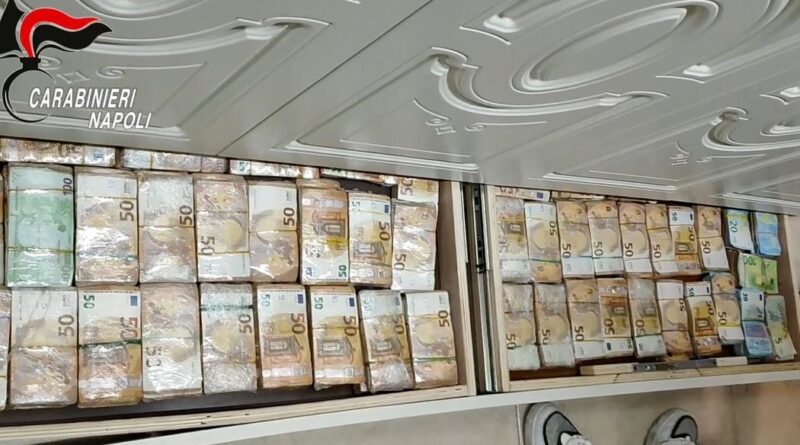 Italie : la police découvre trois millions d’euros cachés chez un mafieux