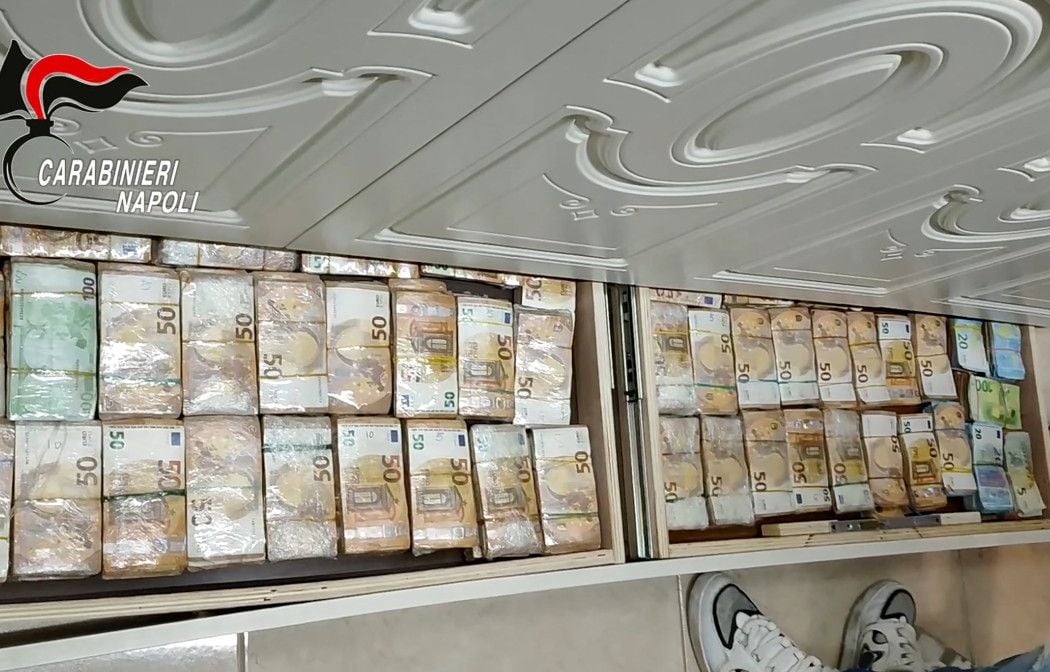 Italie : la police découvre trois millions d’euros cachés chez un mafieux