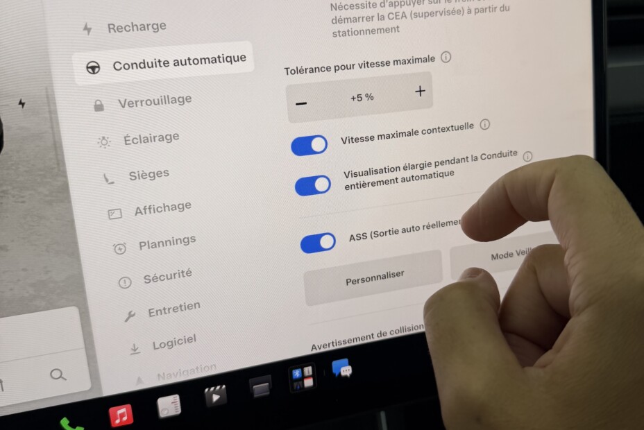 La France accepte le FSD de Tesla malgré le refus de juillet avec deux voitures d'Elon Musk.