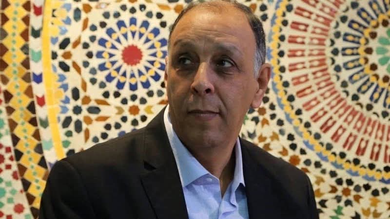 La Tunisie et le débat sociologique mondial : du local au global.