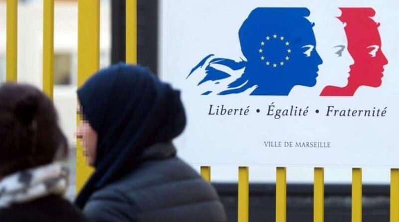 Le CFCM dénonce l’extrême droite pour ses divisions sur le voile.