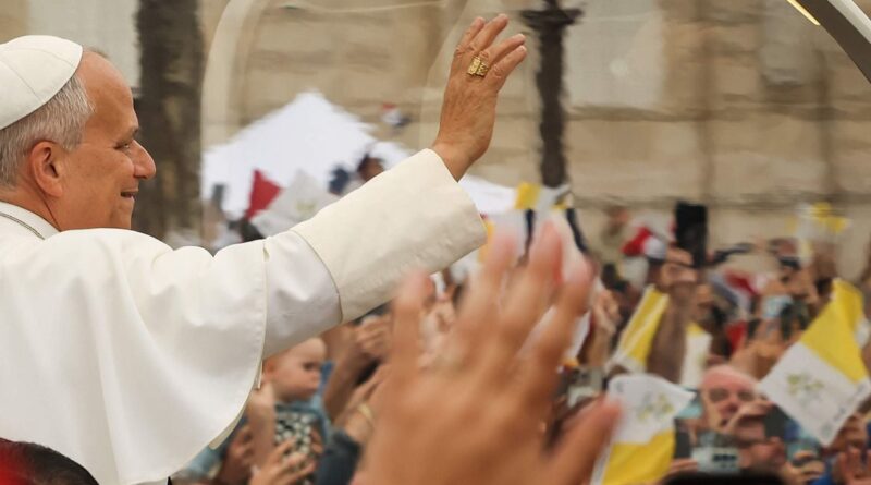 Léon XIV célèbre sa messe place de la Concorde devant 700.000 personnes