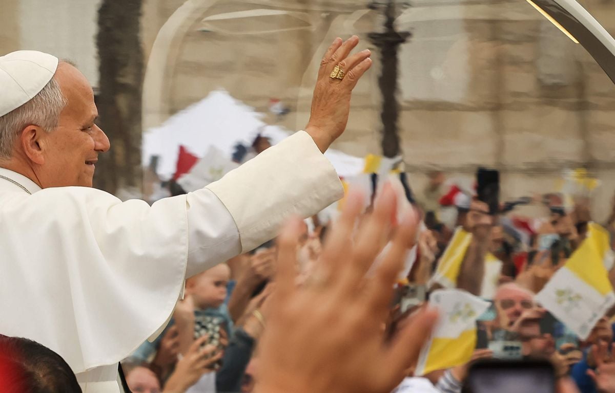 Léon XIV célèbre sa messe place de la Concorde devant 700.000 personnes