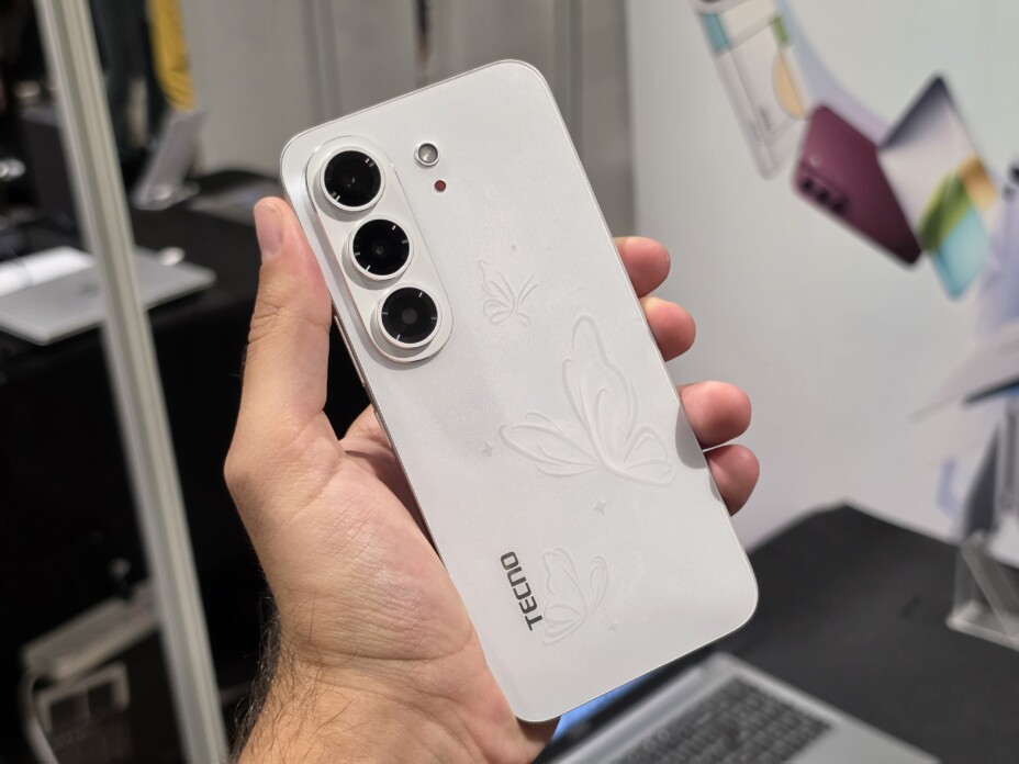 Les bordures de l’écran : le pire ennemi de ce smartphone.