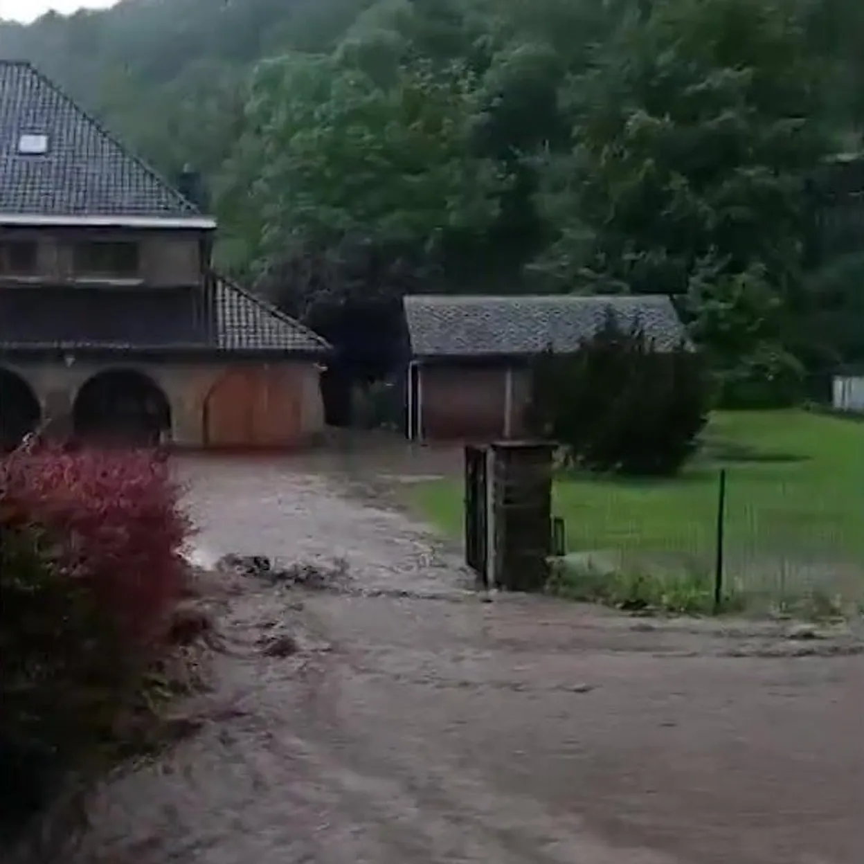 Les eaux usées de 33.000 habitants de Jupille se déversent dans la Meuse, sans traitement.