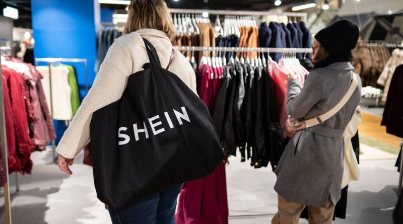 Malus sur les vêtements de mode éphémère : entrée en vigueur ce mardi.