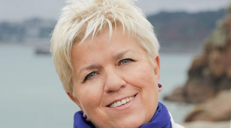 Mimie Mathy défend Patrick Bruel, qui a annulé sa tournée.