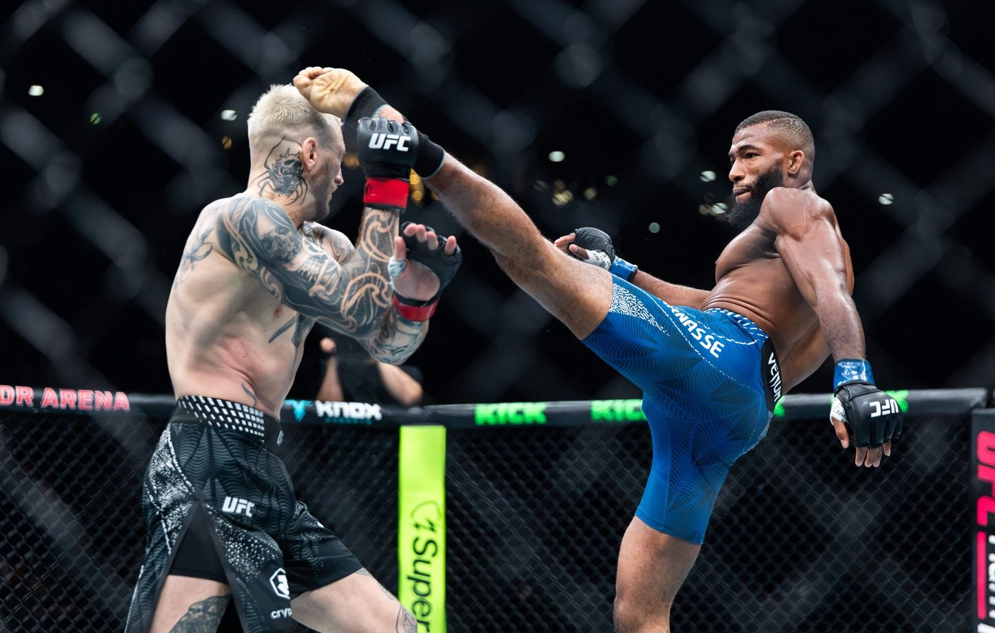 MMA : Salahdine Parnasse remporte son premier combat à l’UFC par K.-O.