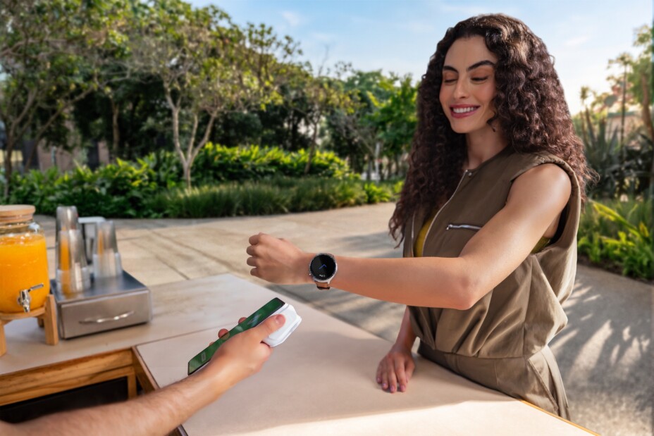 Moto Watch Ultra : Motorola relance Wear OS douze ans après la Moto 360
