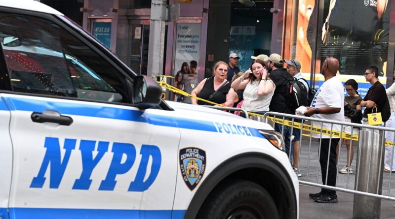 New York : Une femme abattue par la police après avoir poignardé des passants à Times Square