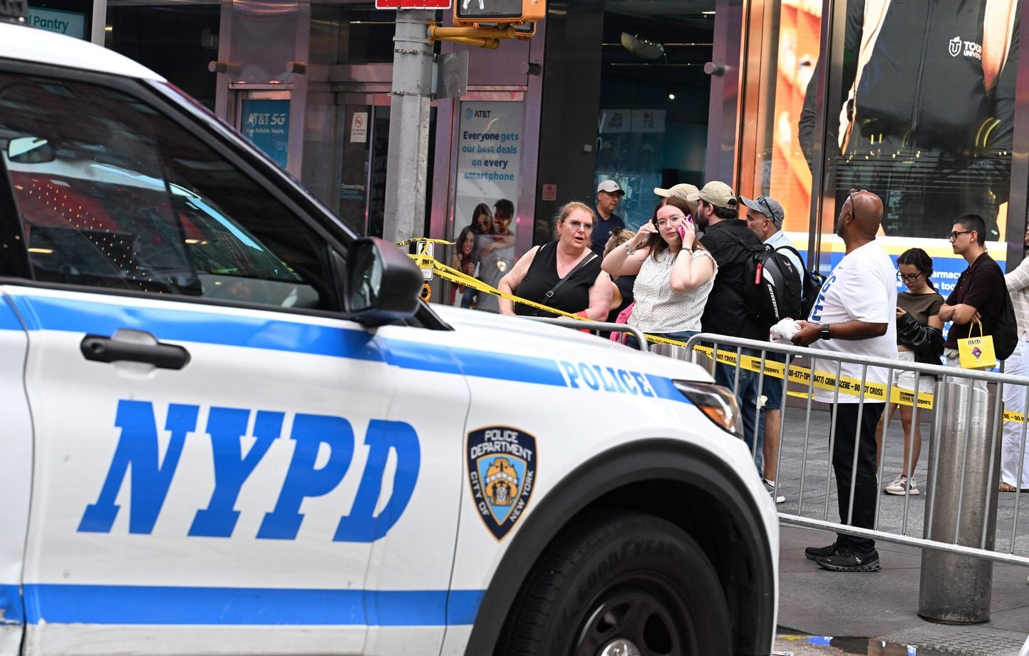 New York : Une femme abattue par la police après avoir poignardé des passants à Times Square