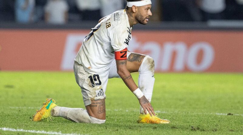 Neymar critique les jardiniers de Santos après sa blessure au Brésil