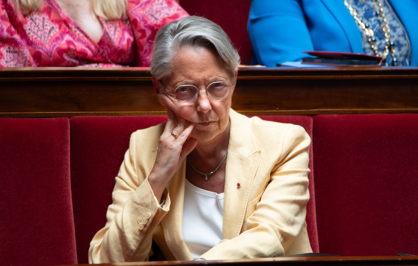 Présidentielle 2027 : Élisabeth Borne critique Gabriel Attal et Édouard Philippe.