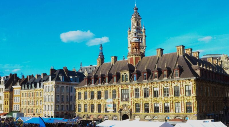 Présidentielle 2027 : Les prétendants à l’Élysée discutent politique et moules-frites à la Braderie de Lille