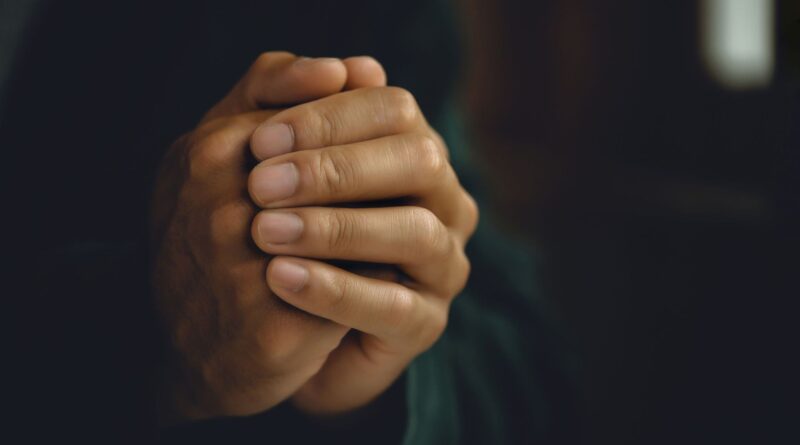 Prière parlementaire : la religion doit-elle rester en dehors de la politique ?