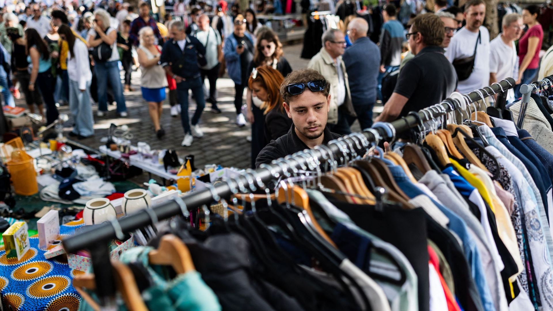 QR : Acheter un objet en brocante et le revendre en ligne, est-ce taxé ?