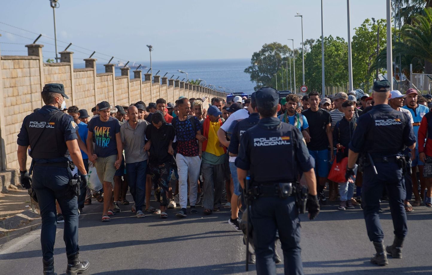 Renseignements espagnols alertent sur un risque d'« afflux massif » de migrants à Ceuta