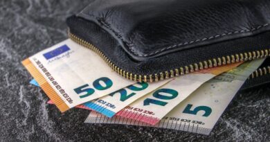 « Rien n’est gratuit » : un homme demande à ses voisins de payer pour accéder au parking.