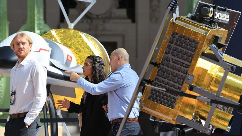 Satellites : quelques acteurs privés dominent le marché, entre innovation et risque pour les États