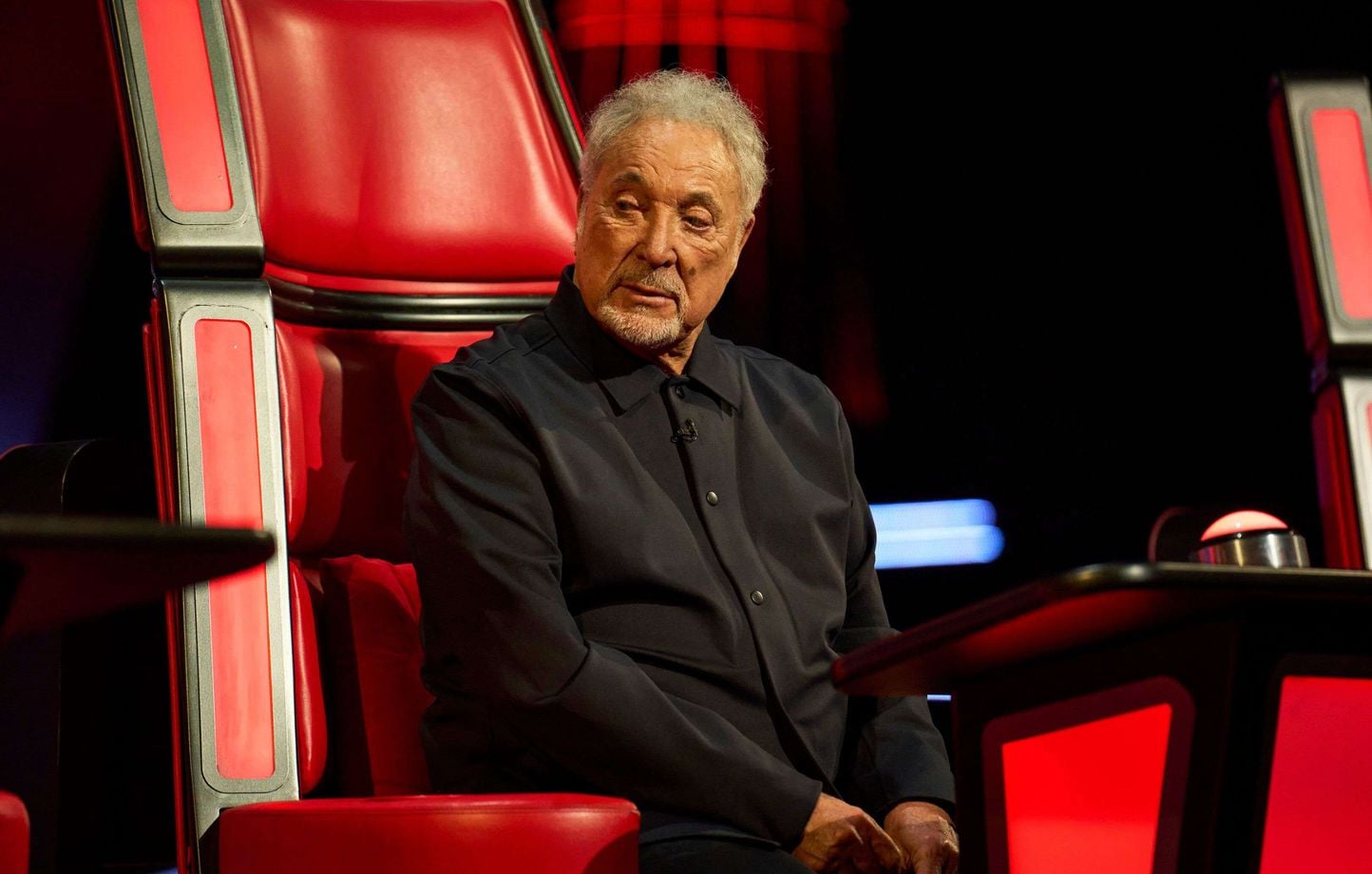 « Tom Jones viré de « The Voice UK » : jamais de bon moment pour renvoyer un octogénaire »