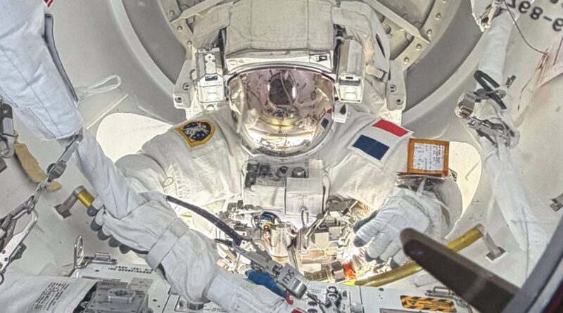 Troisième sortie réussie dans l'espace pour Sophie Adenot, 100 % féminine.
