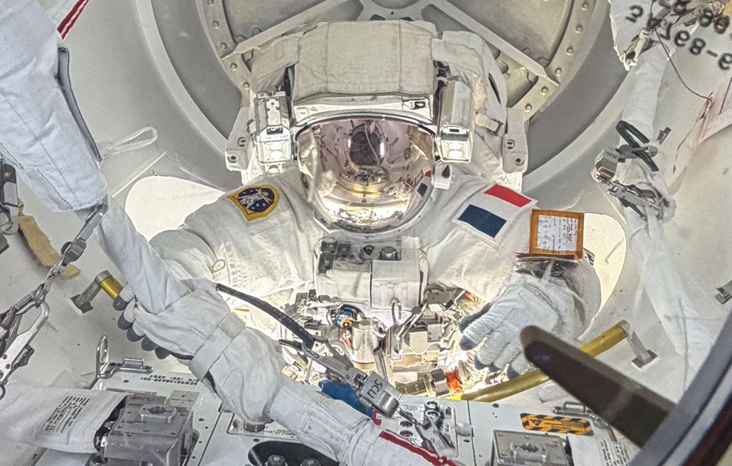 Troisième sortie réussie dans l'espace pour Sophie Adenot, 100 % féminine.