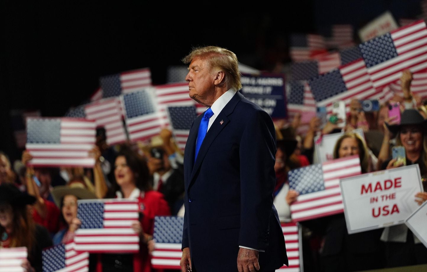 Trump promet un « dividende » de 5.000 dollars par citoyen si le GOP contrôle le Congrès.