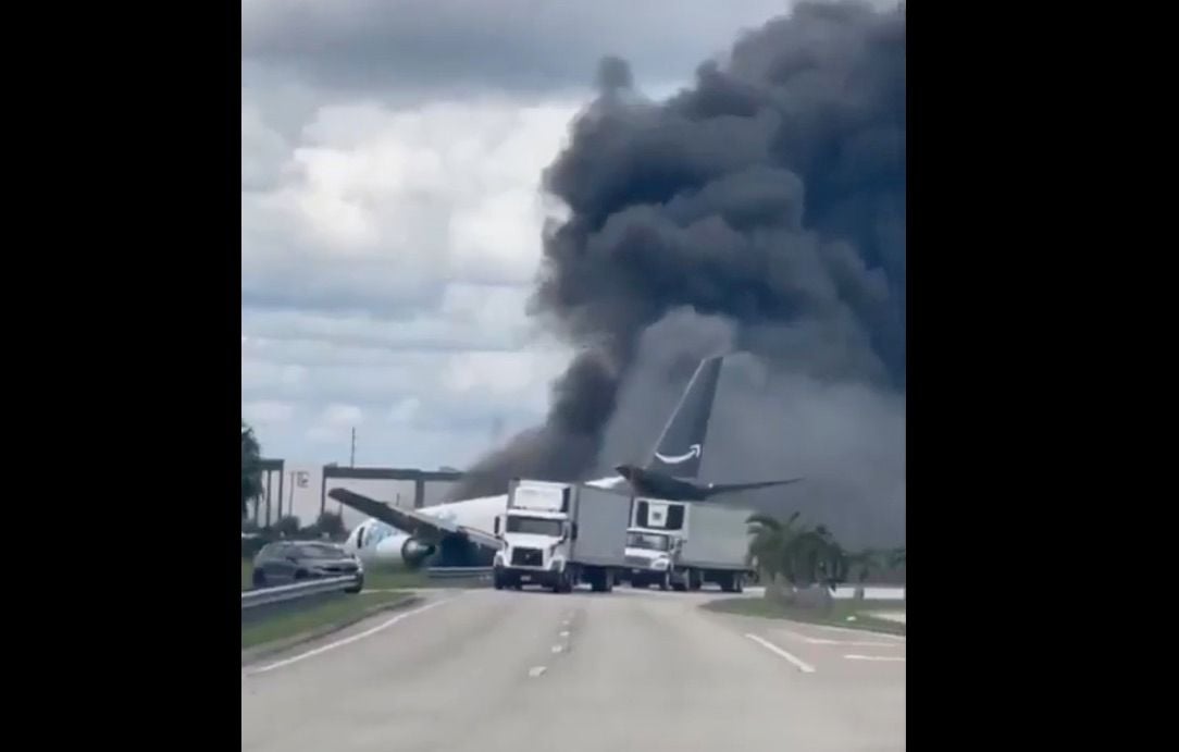 Un avion-cargo d’Amazon sort de piste à Miami, plusieurs blessés