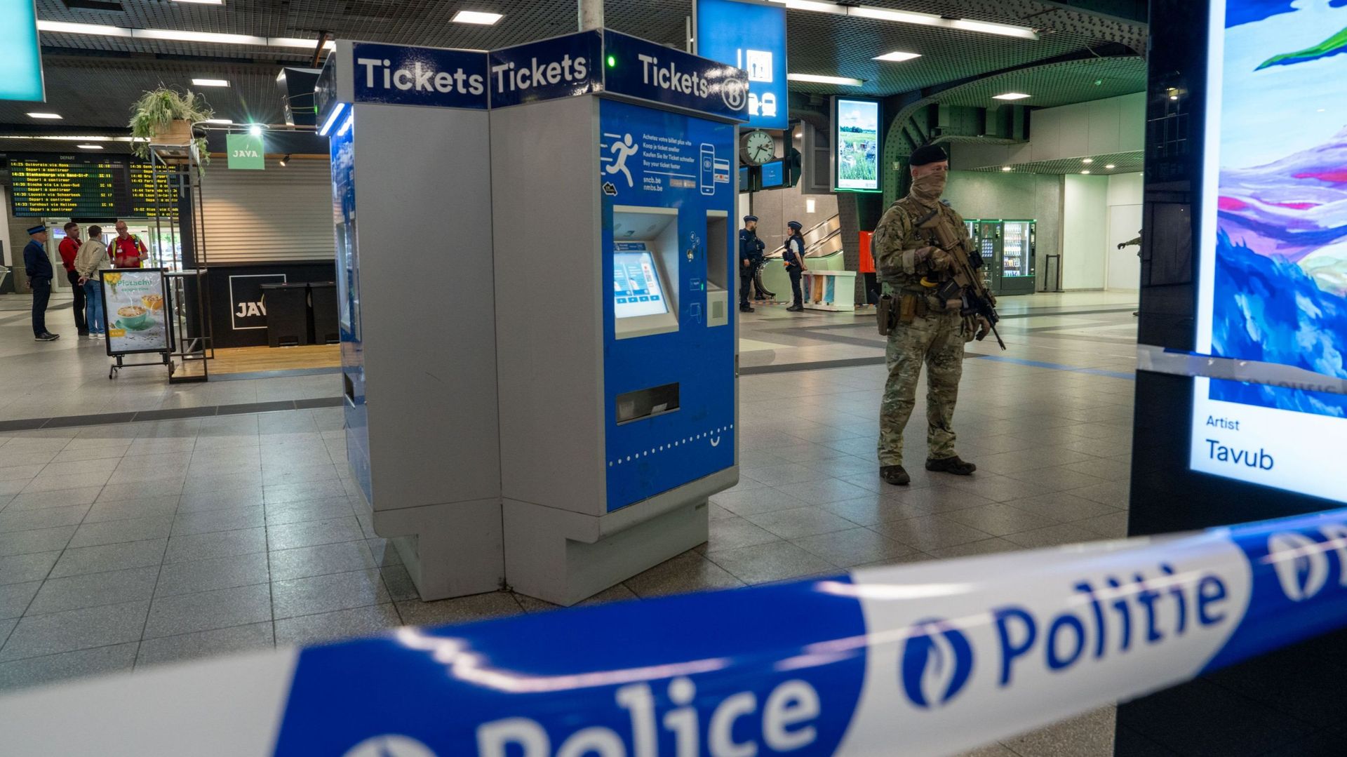 Un individu arrêté avec une arme à Bruxelles-Midi en détention provisoire, selon son avocat.