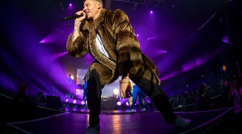 Une pétition demande à Ed Sheeran de renvoyer Macklemore après son soutien à la Palestine.