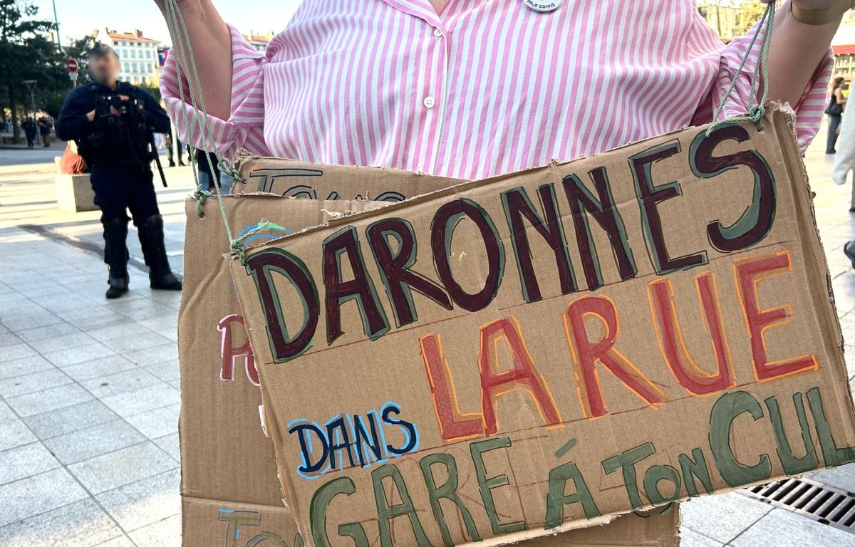 À Lyon, des parents soutiennent les lycéens en manifestation
