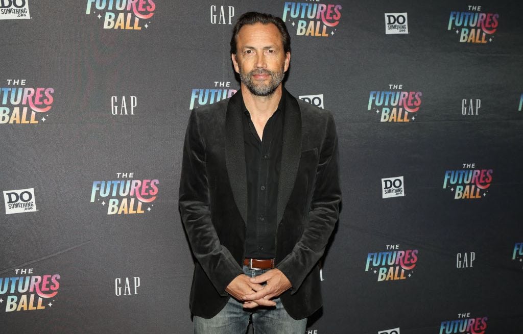 Andrew Shue annonce ses fiançailles avec l’ex-conjointe du compagnon de son ex-femme