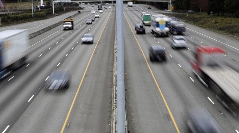 États-Unis : un sexagénaire meurt percuté sur l’autoroute en venant aider sa fille en panne à San Diego